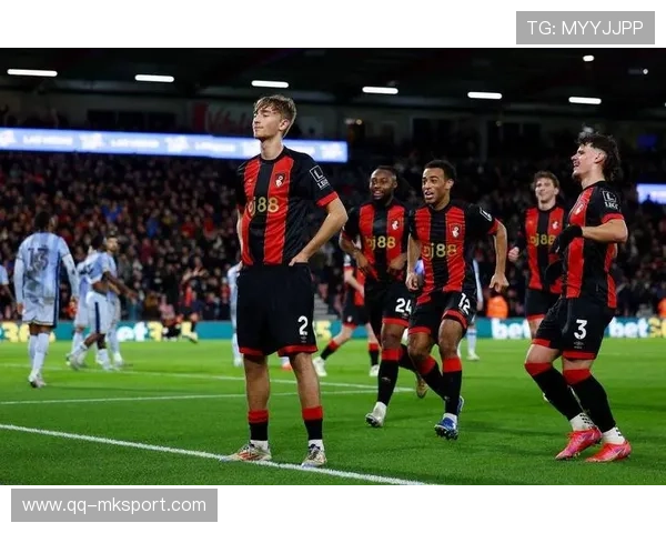 伯恩茅斯前场跑动积极