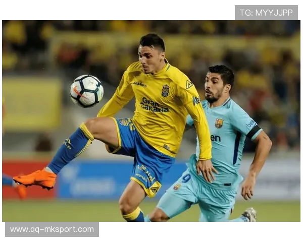 佛罗伦萨边路组合在训练场疯狂加练传切